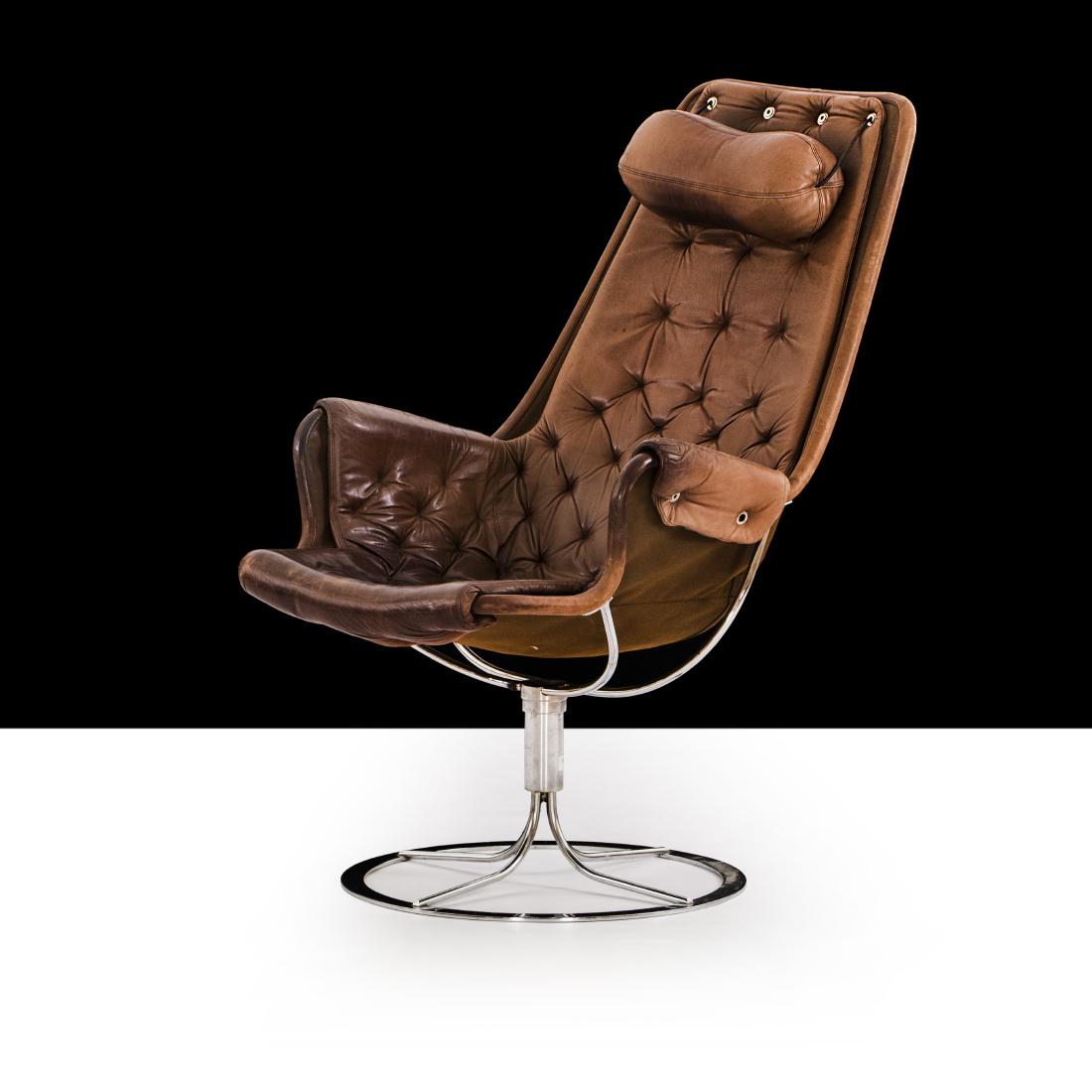 Bruno Mathsson: Easy chair Jetson designed by Bruno Mathsson for DUX.. Metal, leather. Height: 100cm Width: 65cm. Signed: - Signed by manufactures stamp