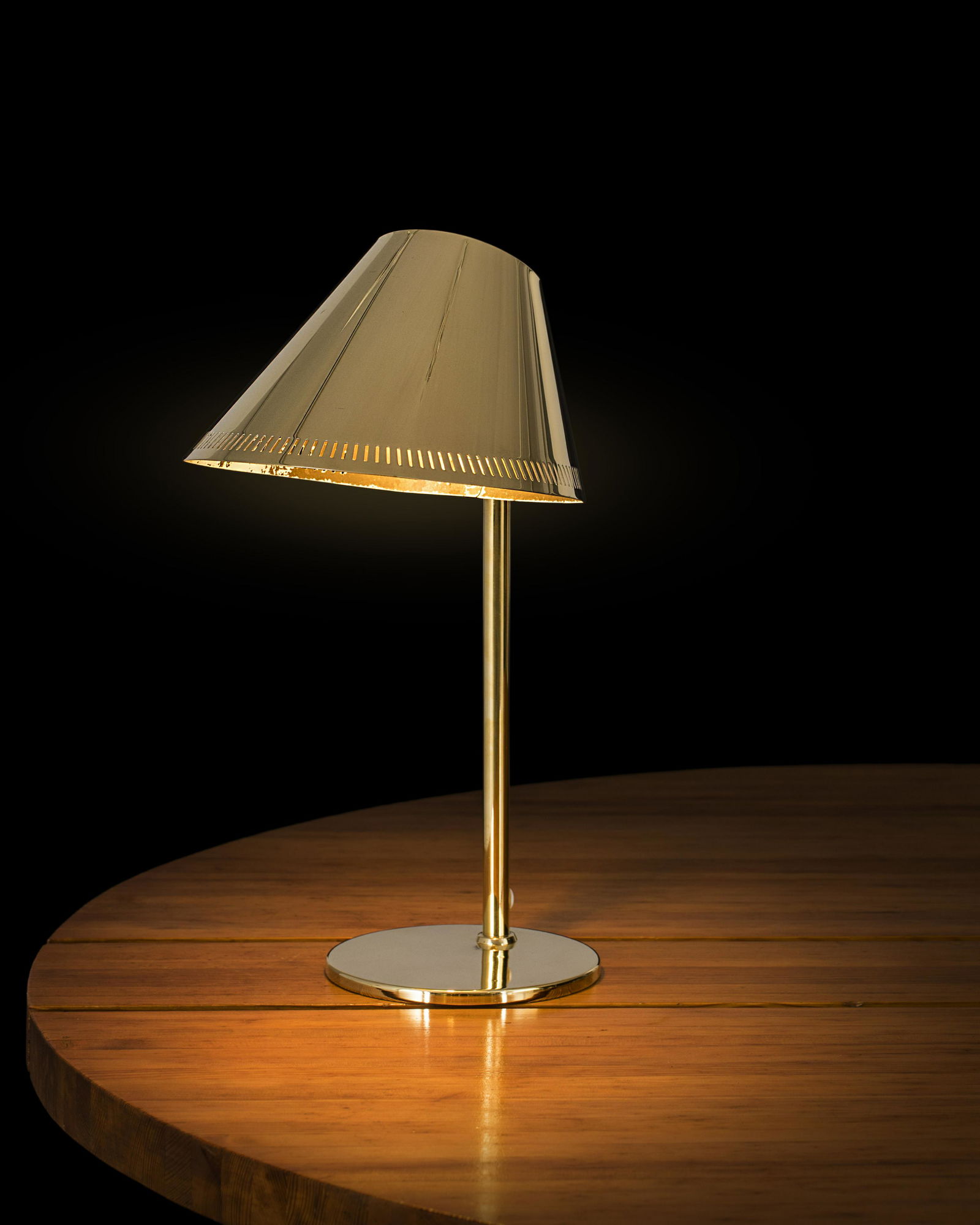 Paavo Tynell: A brass ”9227” table lamp designed by Paavo Tynell for Idman, Brass, Height = 42cm, Stamped ”9227 Idman”