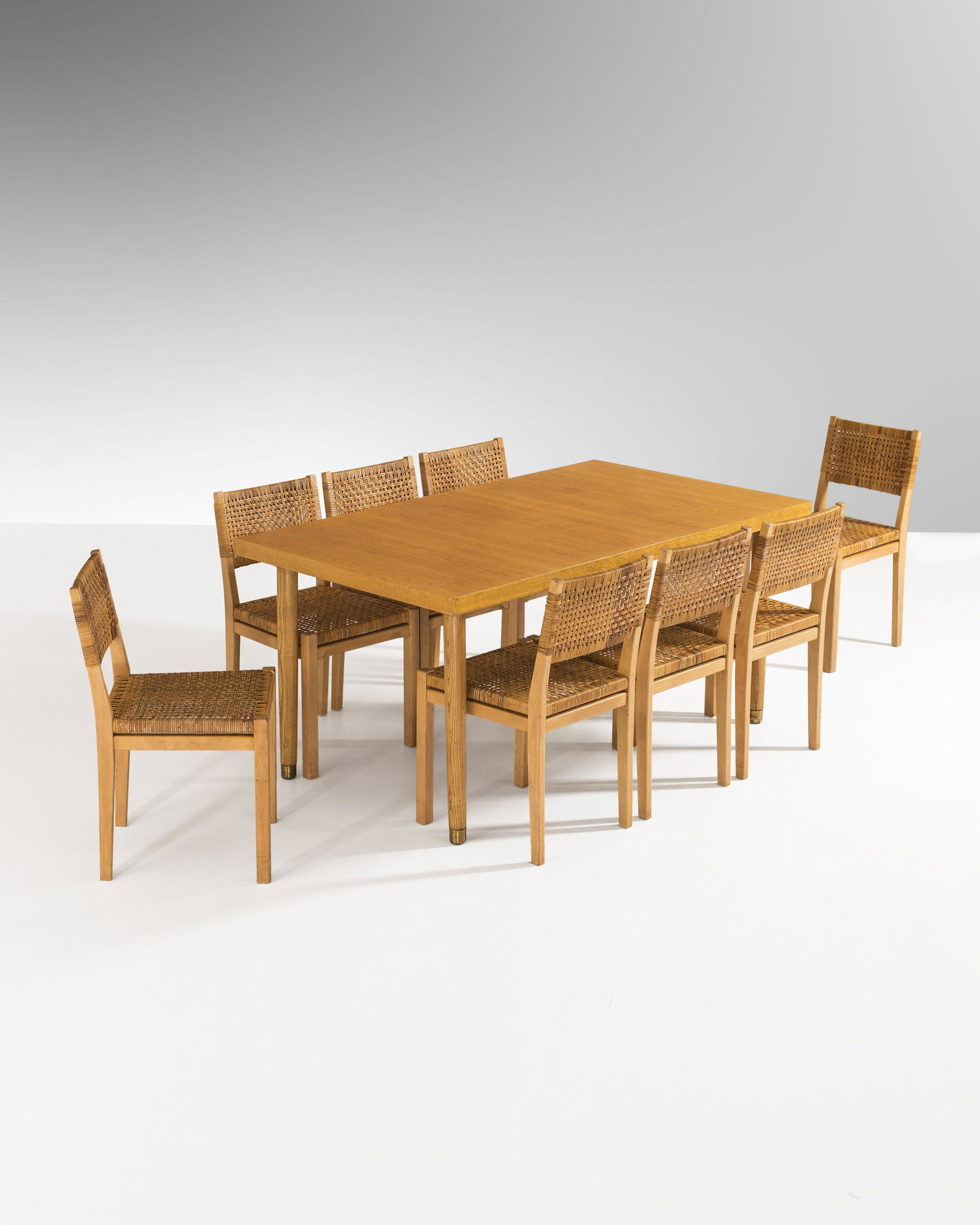 Aino Aalto: A set composed of a rare dining table with brass feet ends from the 50's and six "model 615" chairs, designed by Aino Aalto. Ensemble composÃ© d'une rare table Ã manger avec des pieds terminÃ©s
