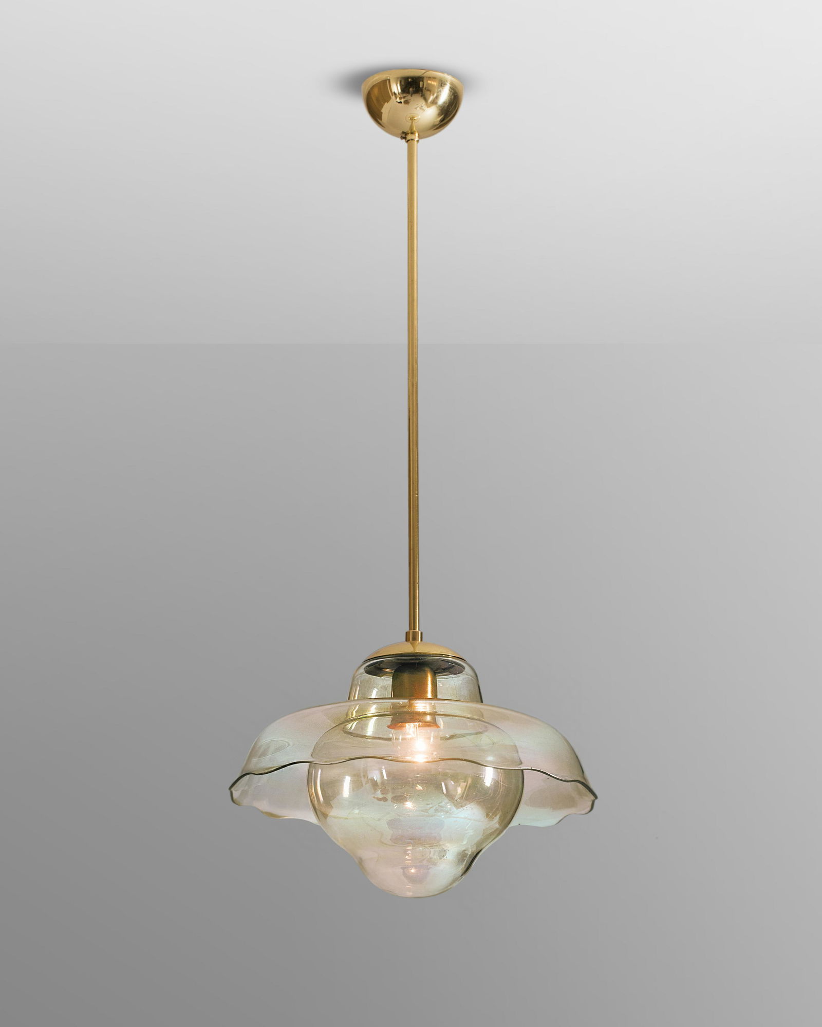 Gunilla Jung: A very rare iridescent glass ceiling lamp, designed by Gunilla Jung. TrÃ©s rare lustre en verre irisÃ©, crÃ©Ã© par Gunilla Jung. Glass, brass - Verre, laiton. Diam. 34cm