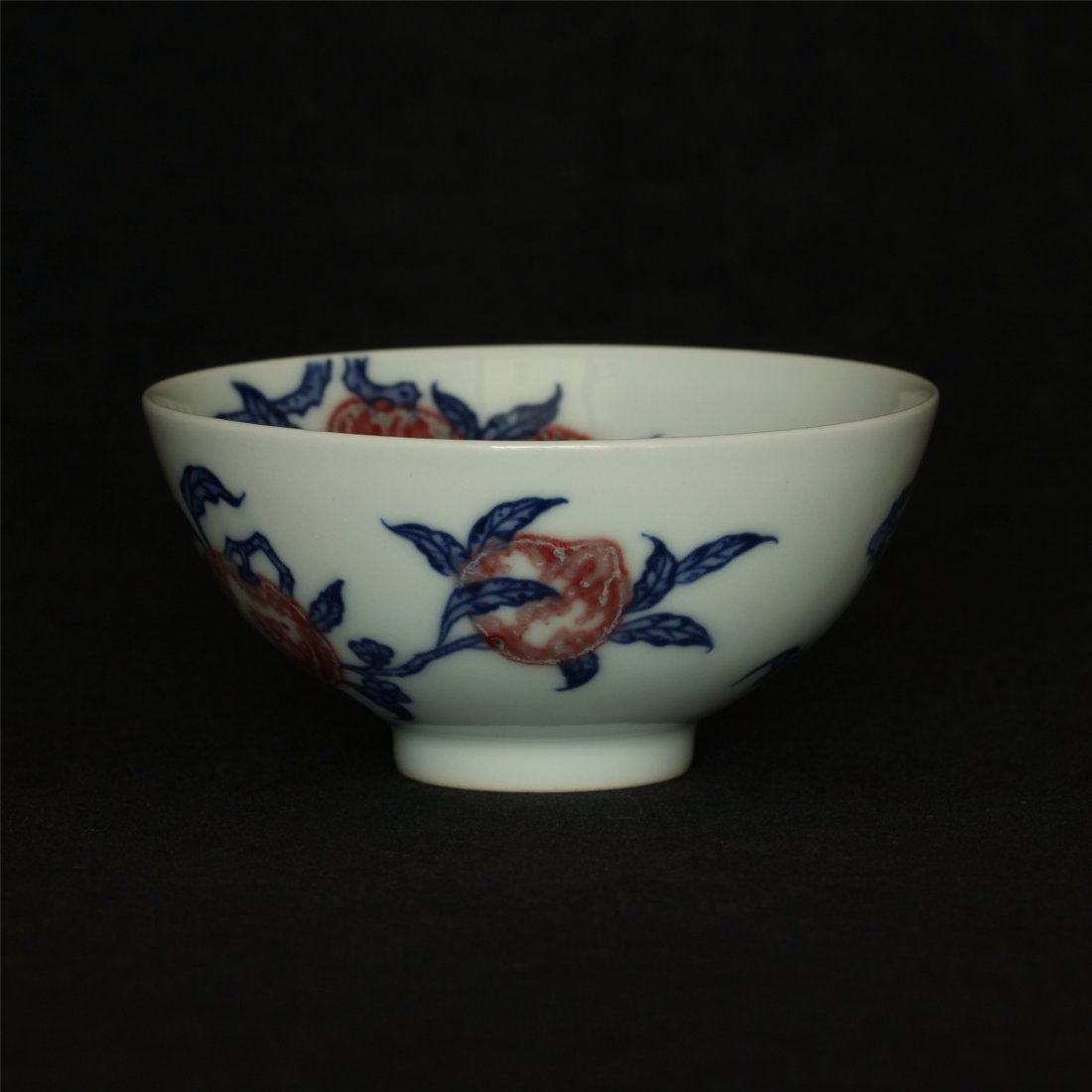 Blue and white & underglaze red porcelain cup of Qing (1 of 10)