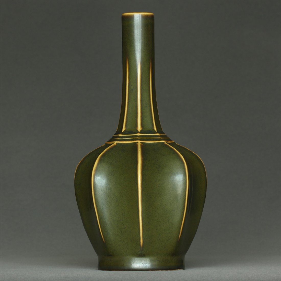 Tea glaze porcelain vase of Qing Dynasty QianLong mark.