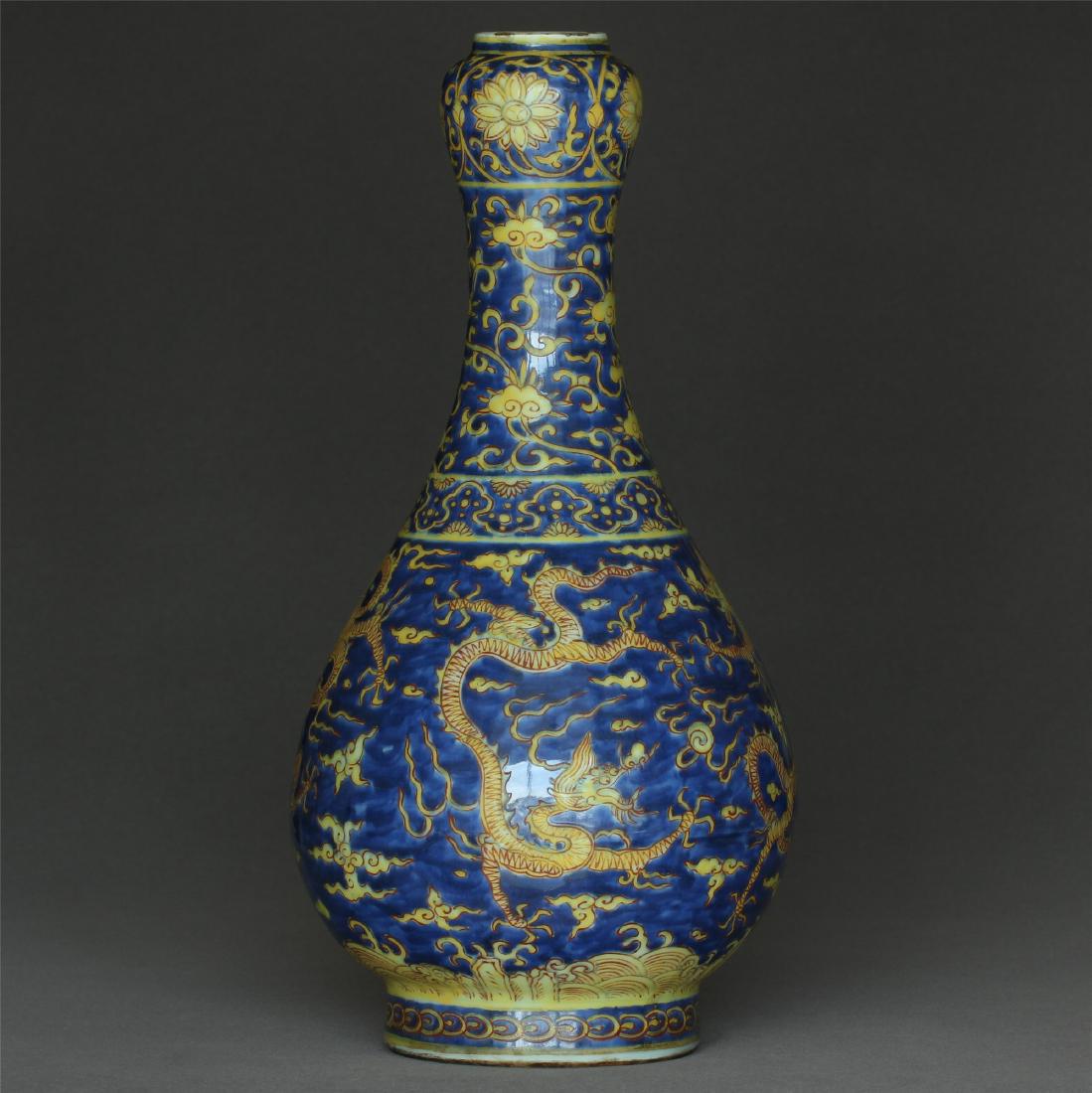 Blue and yellow color porcelain vase of Ming Dynasty (1 of 10)