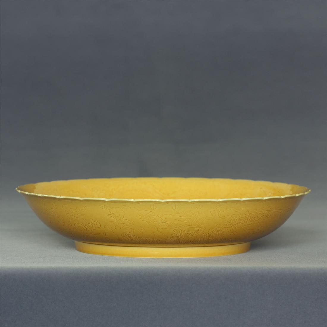 Yellow glaze porcelain dragon patterned plate of Qing (1 of 10)