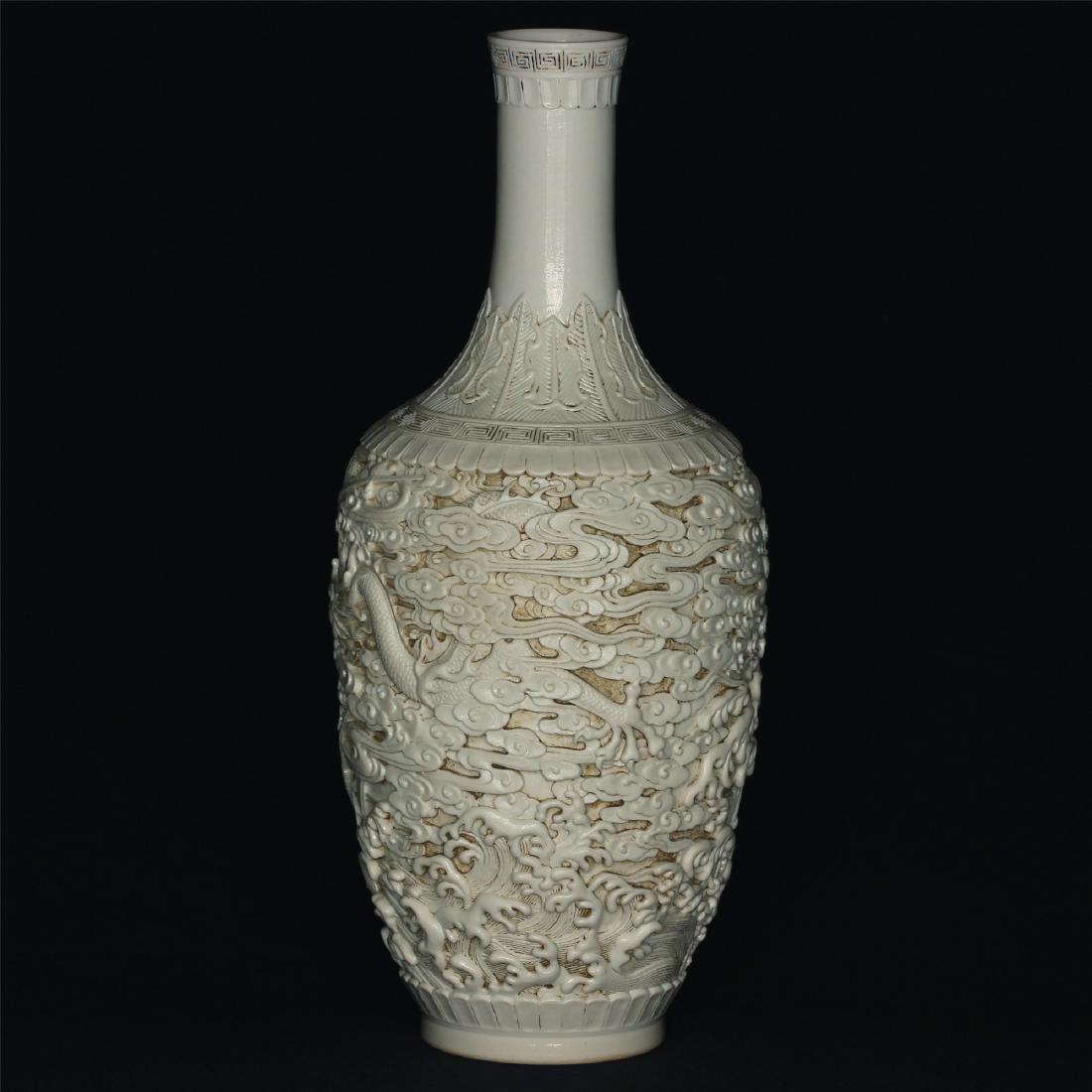 White glaze carving porcelain vase of Qing Dynasty (1 of 10)