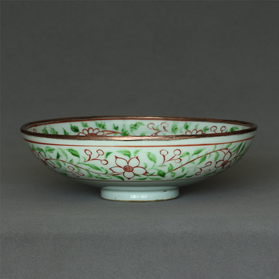 Red and green color porcelain bowl of Yuan Dynasty. (1 of 10)