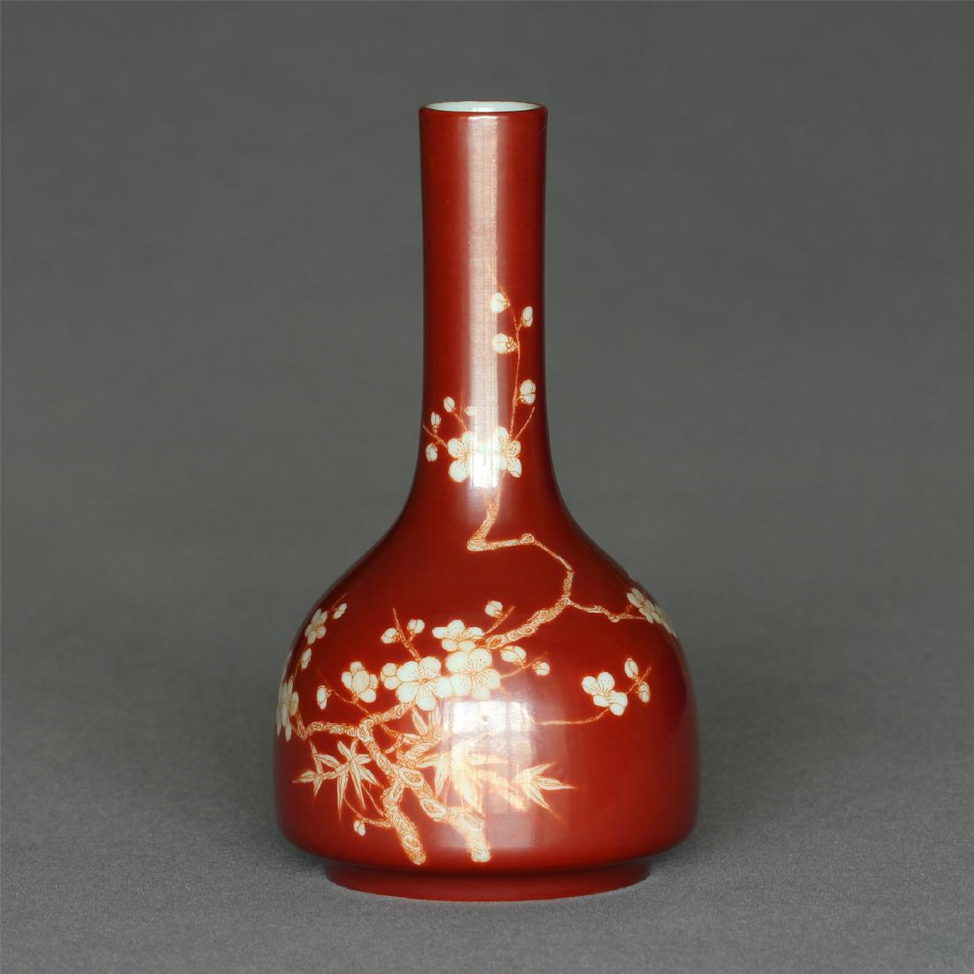 Red color porcelain small vase of Qing Dynasty (1 of 10)