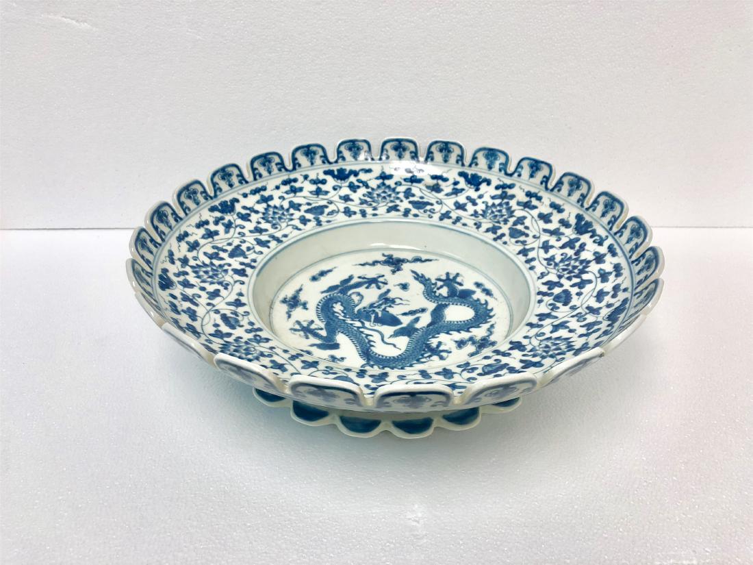 Blue and white porcelain bowl of Ming Dynasty ChengHua: Blue and white porcelain bowl of Ming Dynasty ChengHua mark.Measure(inch), Height: 2.6", Diameter: 18".