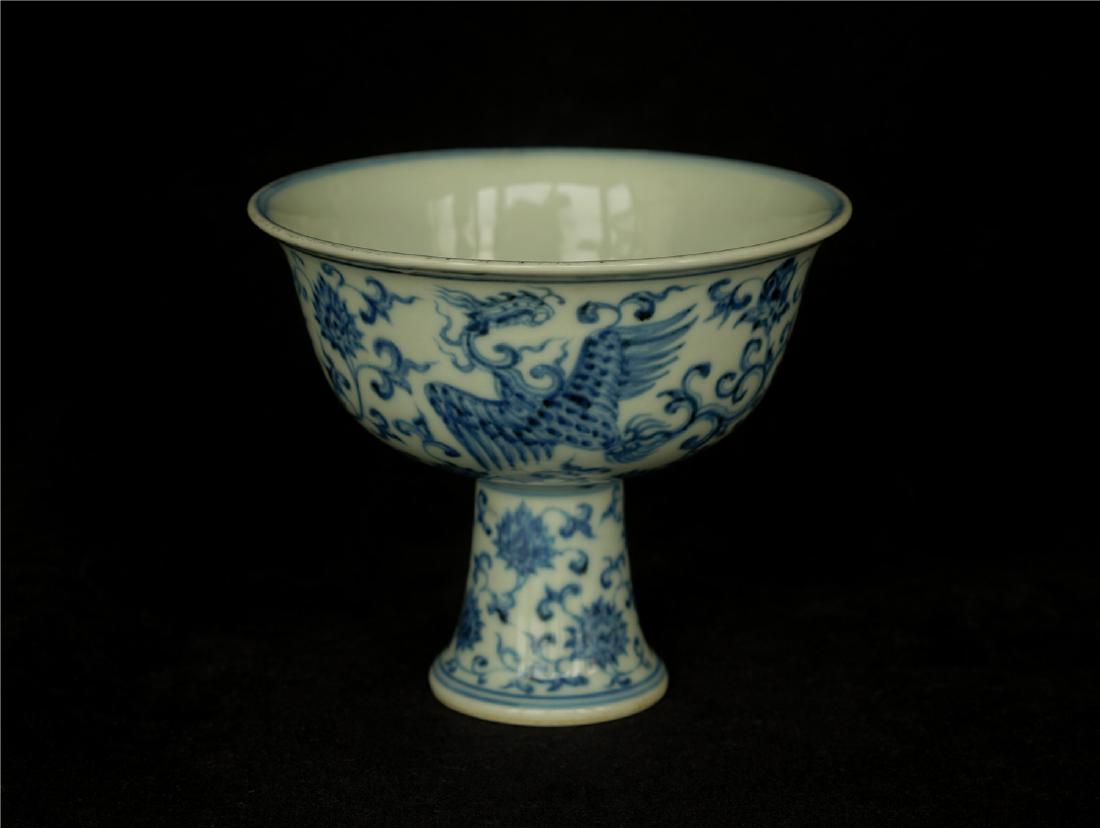Blue and white porcelain chalice of Ming Dynasty XuanDe: Blue and white porcelain chalice of Ming Dynasty XuanDe mark. Measure(inch), Height: 4-1/8, Diameter: 4-3/4 . Provenance: Collectible of Private in California.
