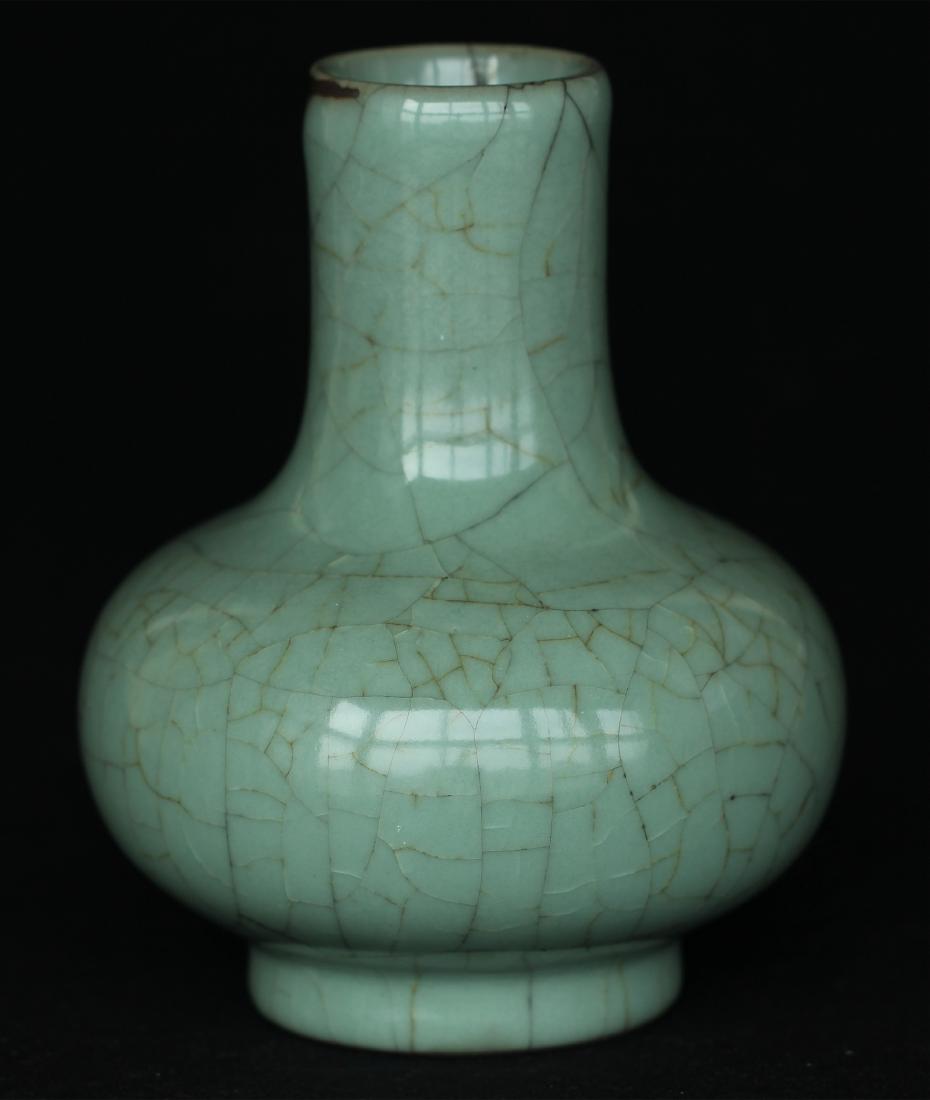 A Guan-Kiln Vase Southern Song Dynasty. (1 of 10)