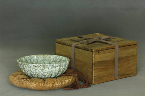 A Ge-Kiln Brush Washer Southern Song Dynasty.: A Ge-Kiln Brush Washer Southern Song Dynasty. With Japanese wood box and bag. Brush Washer Measure(inch), Height: 2-1/8 , Diameter: 5-3/4. Provenance: Collectible of Japanese tea ceremony clan.