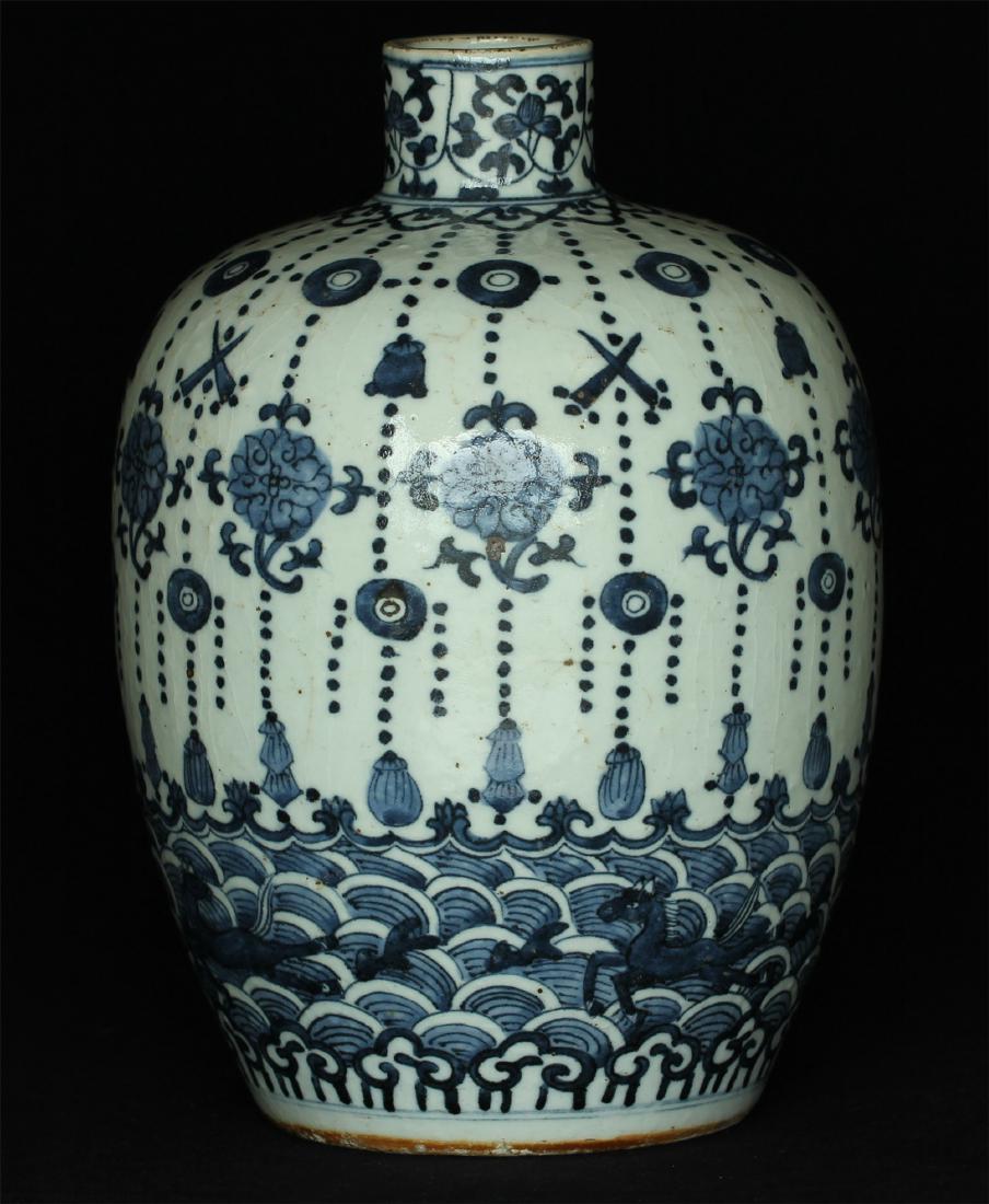 Chinese blue and white porcelain vase of Ming Dynasty