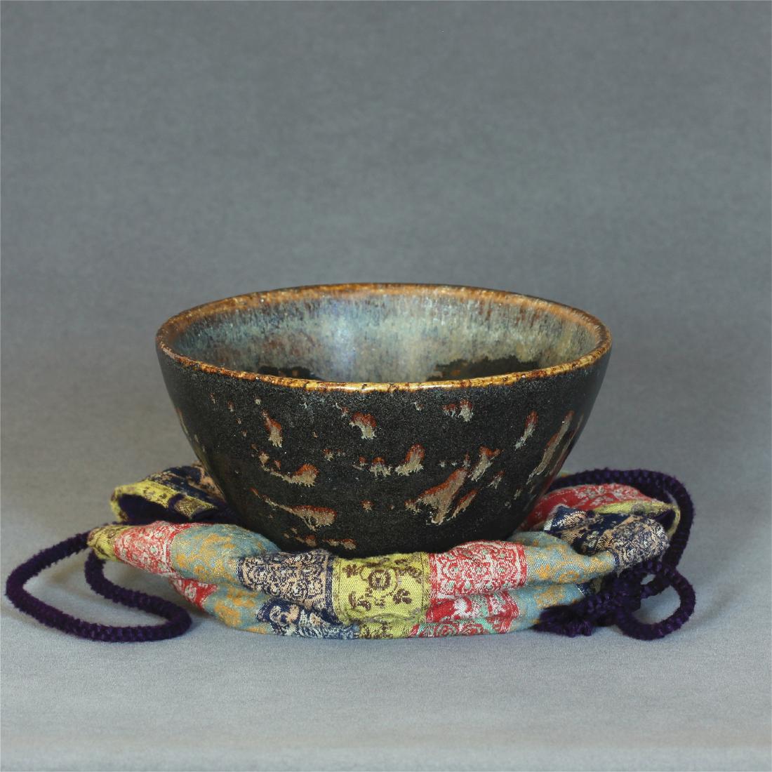 A Chinese JiZhou-Kiln 'Paper Cutting' Bowl Southern (1 of 7)