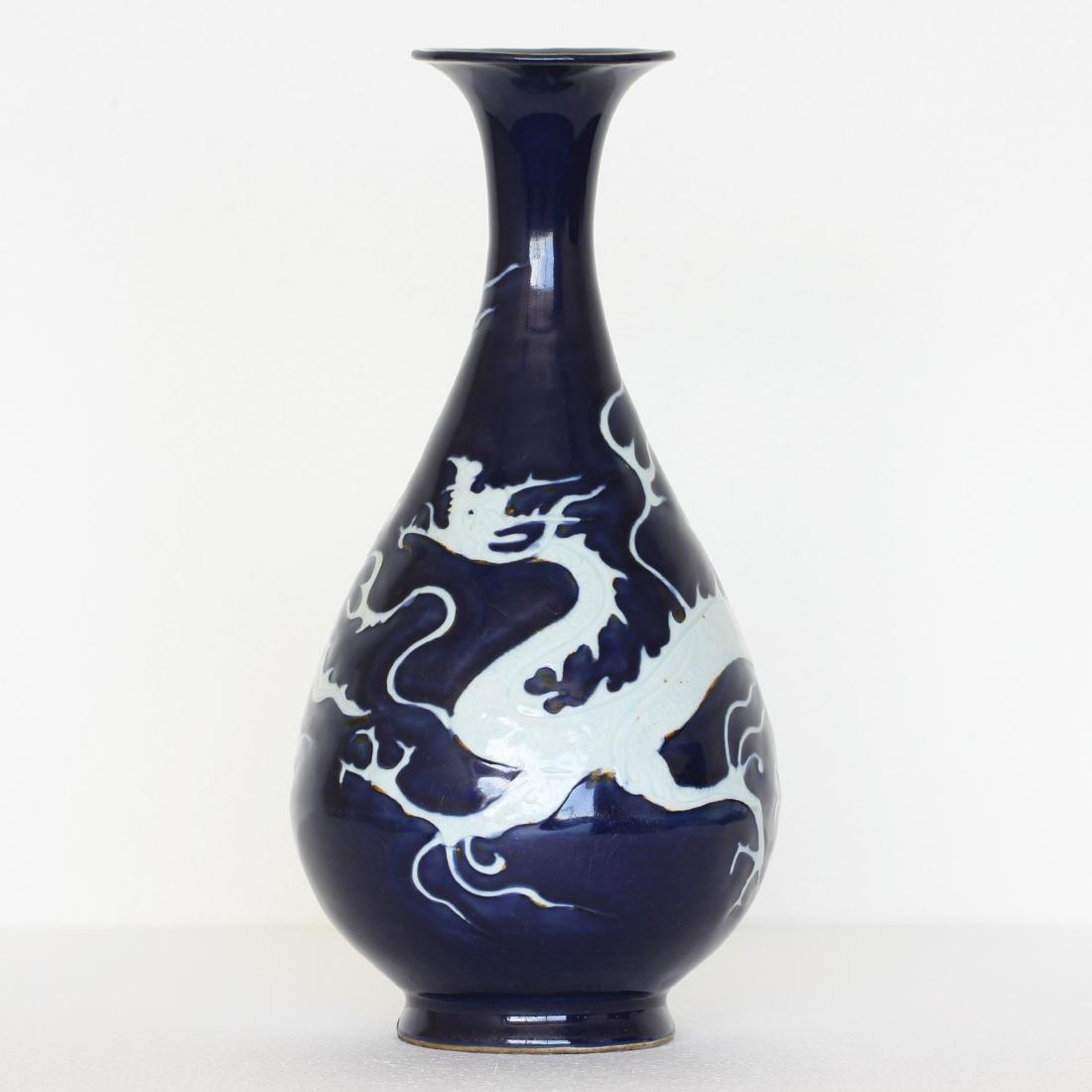 A Chinese Blue And White Glaze Dragon Vase Yuan (1 of 7)
