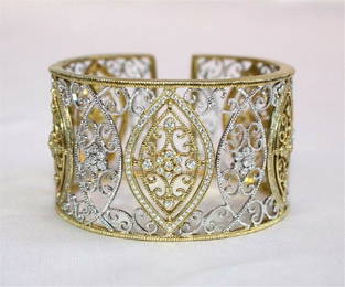 MAGNIFICENT BRAND NEW LESLIE GREEN 18K YELLOW & WHITE