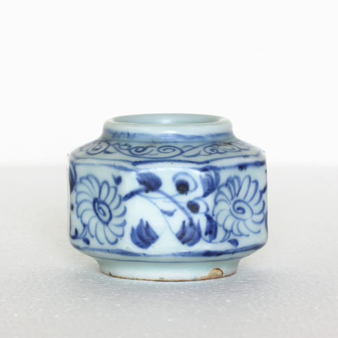 A Chinese Blue And White Porcelain Small Jar Ming (1 of 7)