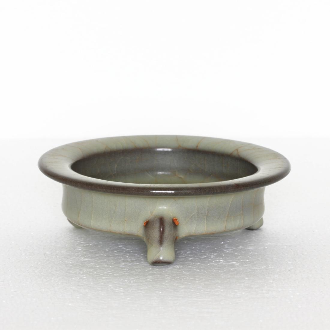 A Chinese Guan-Kiln Three Feet Brush Washer Southern (1 of 7)