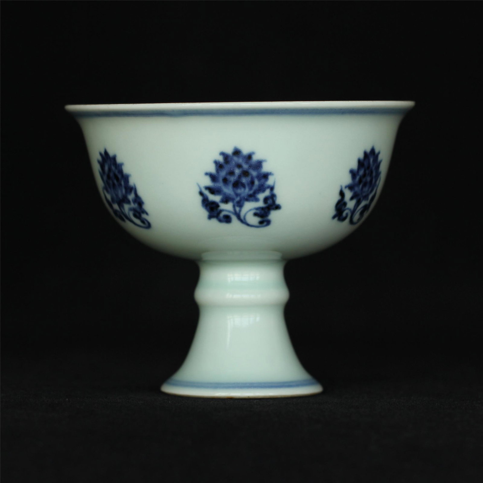 A Chinese Blue And White Porcelain Chalice Ming Dynasty: A Chinese Blue And White Porcelain Chalice Ming Dynasty XuanDe Mark. Measure(inch), Height: 3-3/8, Diameter: 4 . Provenance: Estates Consignment of Costa Mesa.
