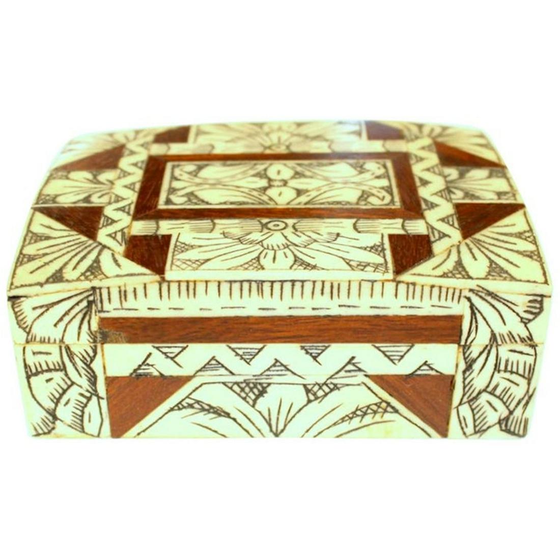 Old Anglo-Indian Carved Bone, Rosewood and Mahogany: Fine old Anglo-Indian carved bone, rosewood and mahogany hinged box. Please note "scrimshaw-like" hand engraved motifs throughout. DIMENSIONS:H 1.63 in. x W 4.25 in. x D 3.25 in. DATE OF MANUFACTURE:1