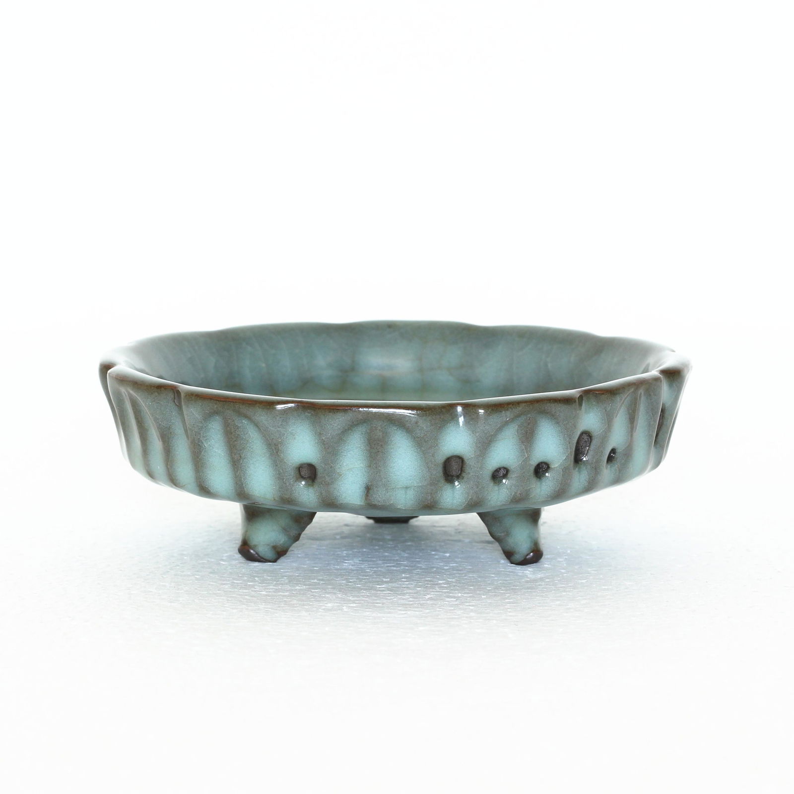 A Chinese Guan-Kiln Three Feet Brush Washer Southern So (1 of 7)