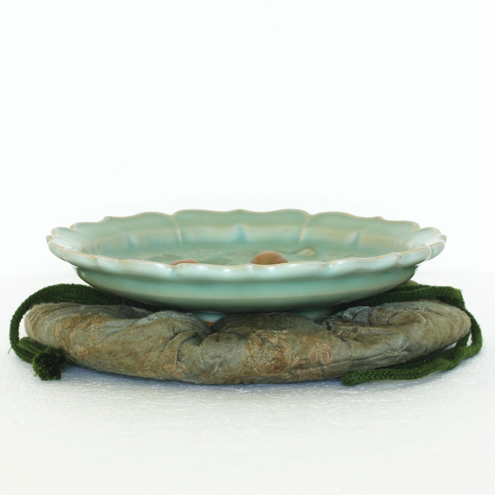 A Chinese LongQuan-Kiln Plate Southern Song Dynasty. (1 of 7)