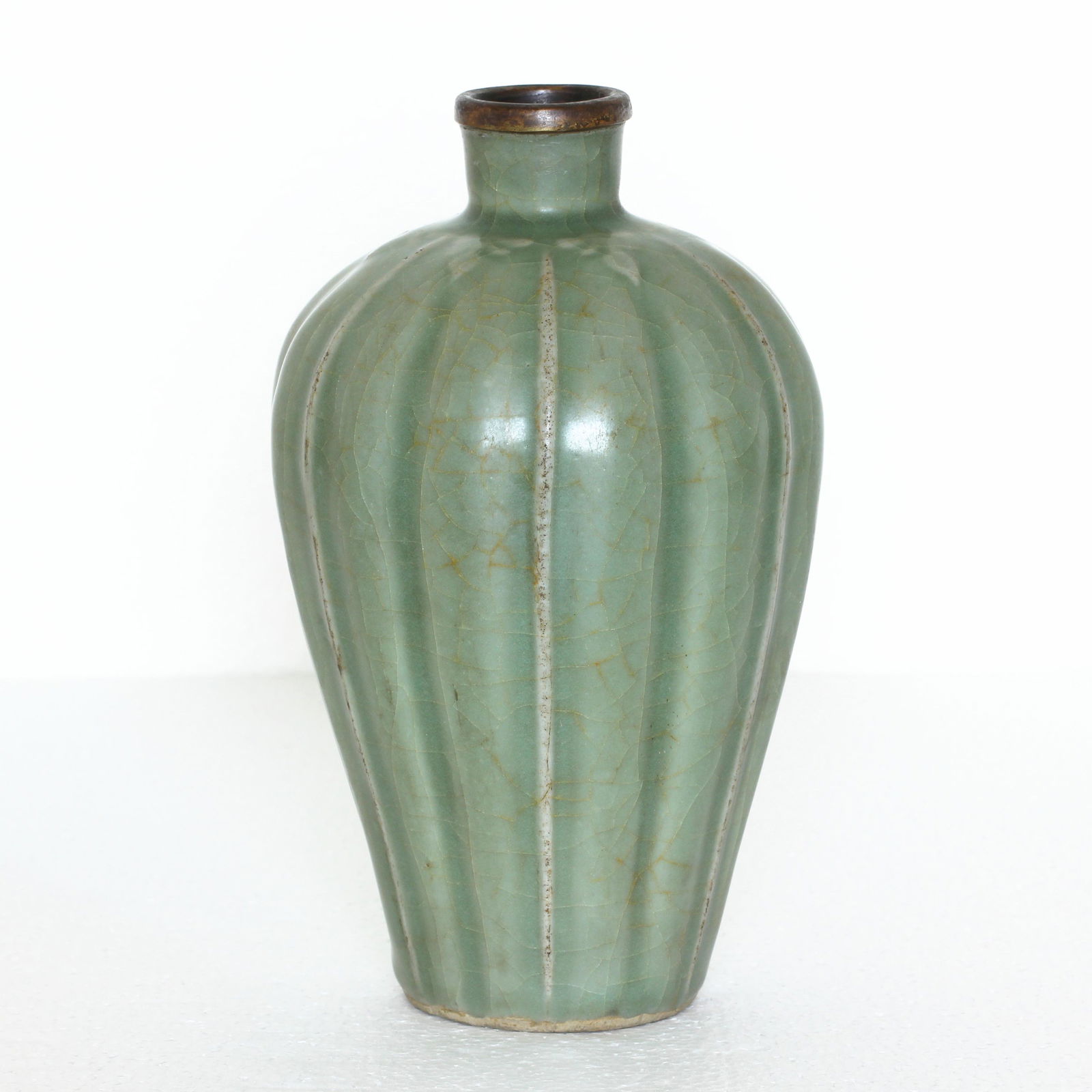 A Chinese LongQuan-Kiln Vase Southern Song Dynasty. (1 of 7)