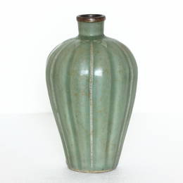 A Chinese LongQuan-Kiln Vase Southern Song Dynasty.