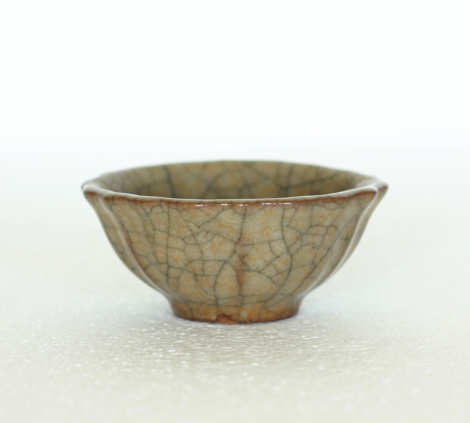 A Chinese Ge-Kiln Small Bowl Southern Song Dynasty. (1 of 7)