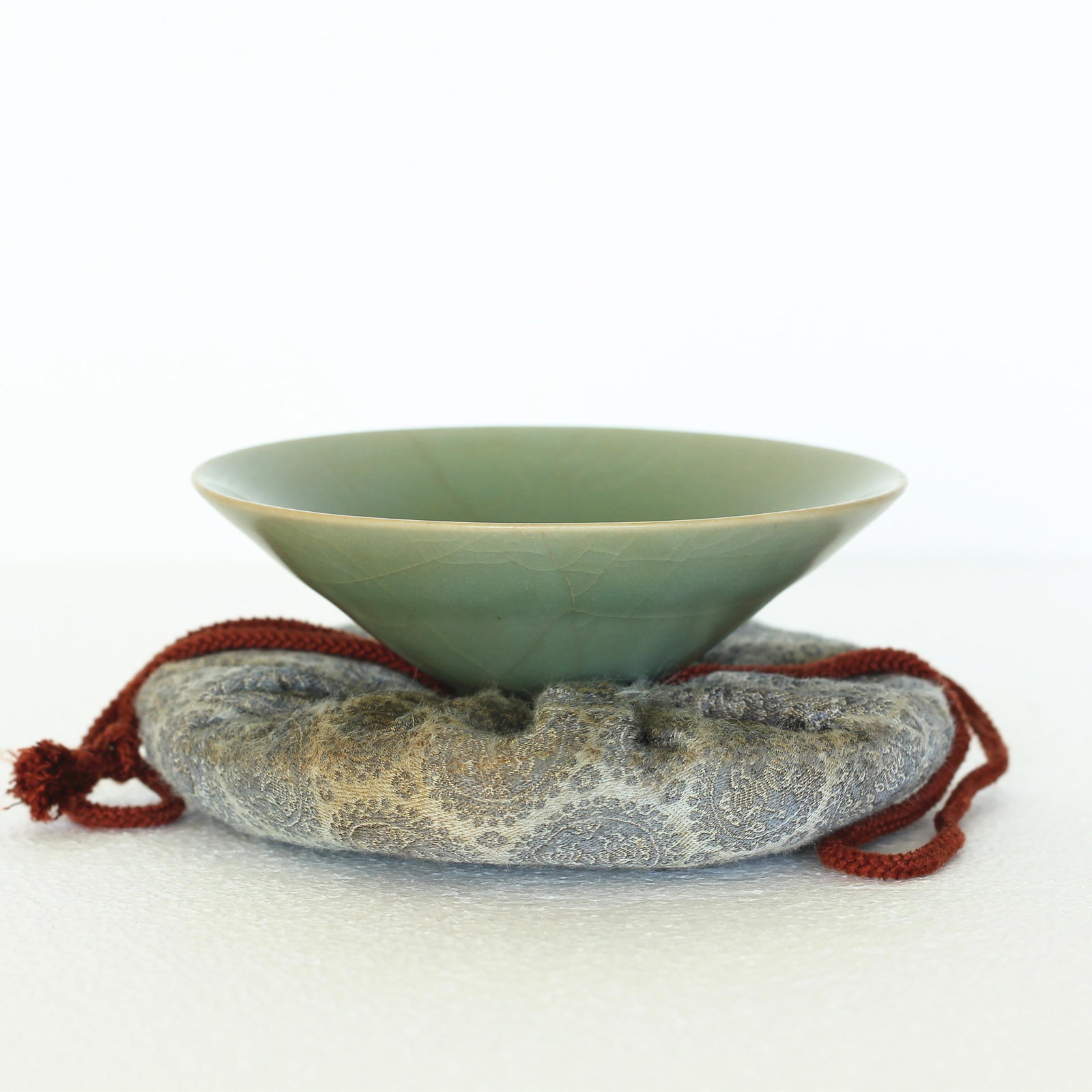 A Chinese LongQuan-Kiln bowl Southern Song Dynasty. (1 of 7)