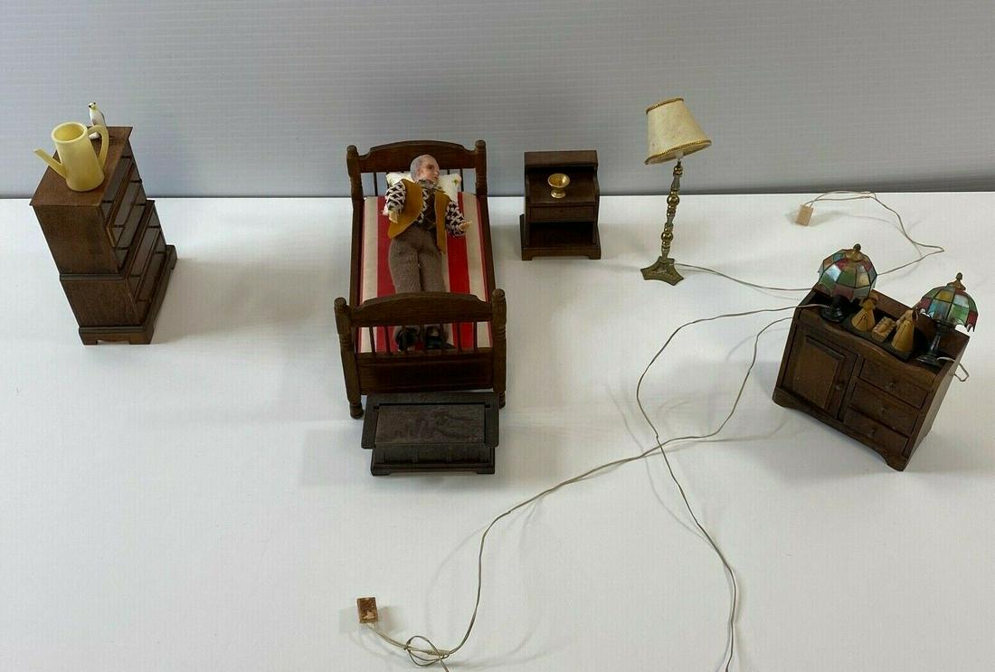 17 Vintage Doll House Miniature Bedroom Set (1 of 12)