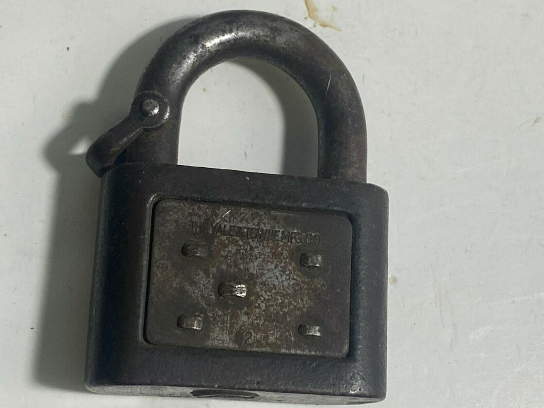 Vintage The Yale & Towne MFG Co. Lock (1 of 7)