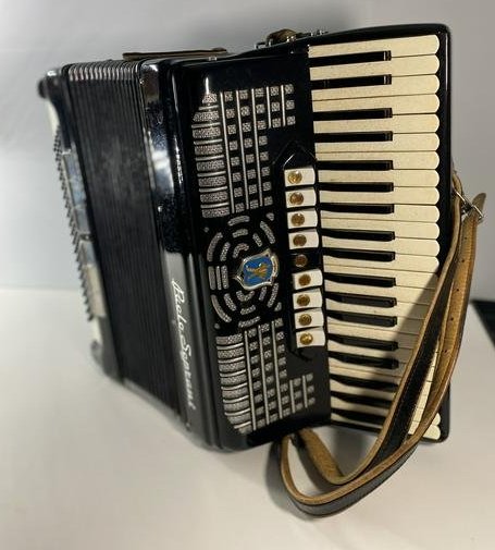 PAOLO SOPRANI PIANO ACCORDION PROFESSIONAL BLUE BADGE MODEL: WELCOME TO THE AUCTION YOU ARE LOOKING AT A PROFESSIONAL PAOLO SOPRANI PIANO ACCORDION ITS A 120 BASS WITH 13 TREBLE REGISTERS PLUS PALM MASTER AND 5 BASS REGISTERS IT HAS THE BLUE BADGE THIS BEING TH