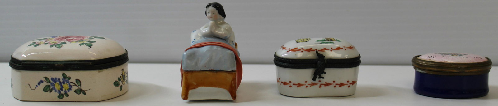 Vintage Pill Boxes Lot of 4 (1 of 7)