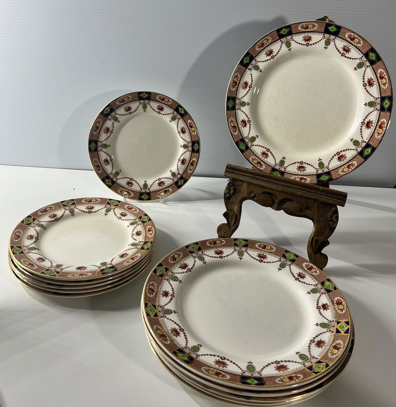 Lot of 12 Vintage Arklow Ireland 812 China - 6 Salad Plates - 6 Dinner Plates: Lot of 12 Vintage Arklow Ireland 812 China - 6 Salad Plates - 6 Dinner Plates. They are Beatutiful Dinnerware. Exceptional Printed Patern Design.They are in good condition. The salad plates measure 8