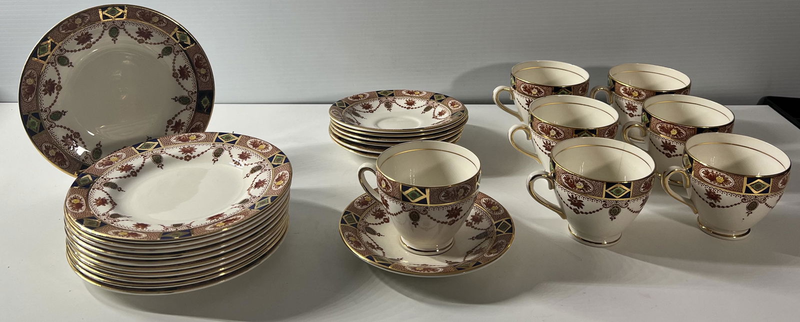 Lot of 28 Vintage Arklow Ireland 812 China - 7 Tea Cups - 7 Saucers - 11 Dessert Plates (1 of 11)