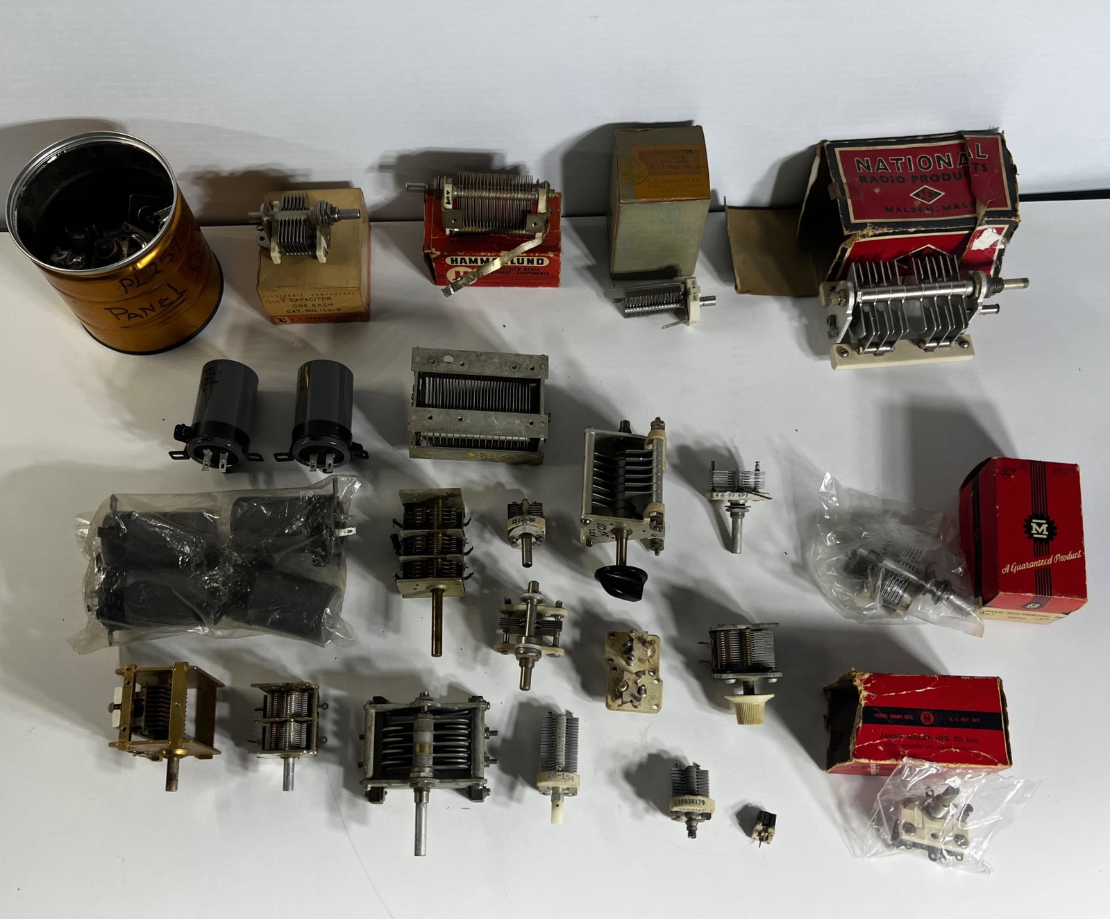 Variable Capacitors Lot of 19 Electrolytic Capacitors Lot of 6 Amphenol Connectors Lot of 24: Variable Capacitors Lot of 19 Electrolytic Capacitors Lot of 6 Amphenol Connectors. Variable Capacitors 6 in the box and 13 no box. Some of the numbers are MC-35-S 50F30 149-5 19075. Electrolytic Capa