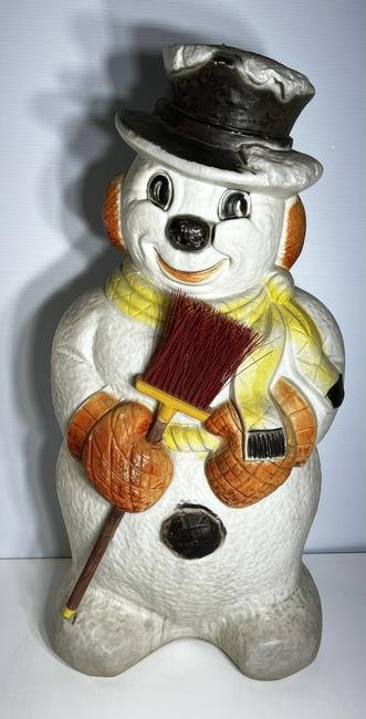 Rare Vintage Poloron Snowman 31" 1950s with Broom Christmas Yard Blow Mold Lights Up Hard to Find: Rare Vintage Poloron Snowman 31" 1950s with Broom Christmas Yard Blow Mold Lights Up Hard to Find. It is in very Good condition.