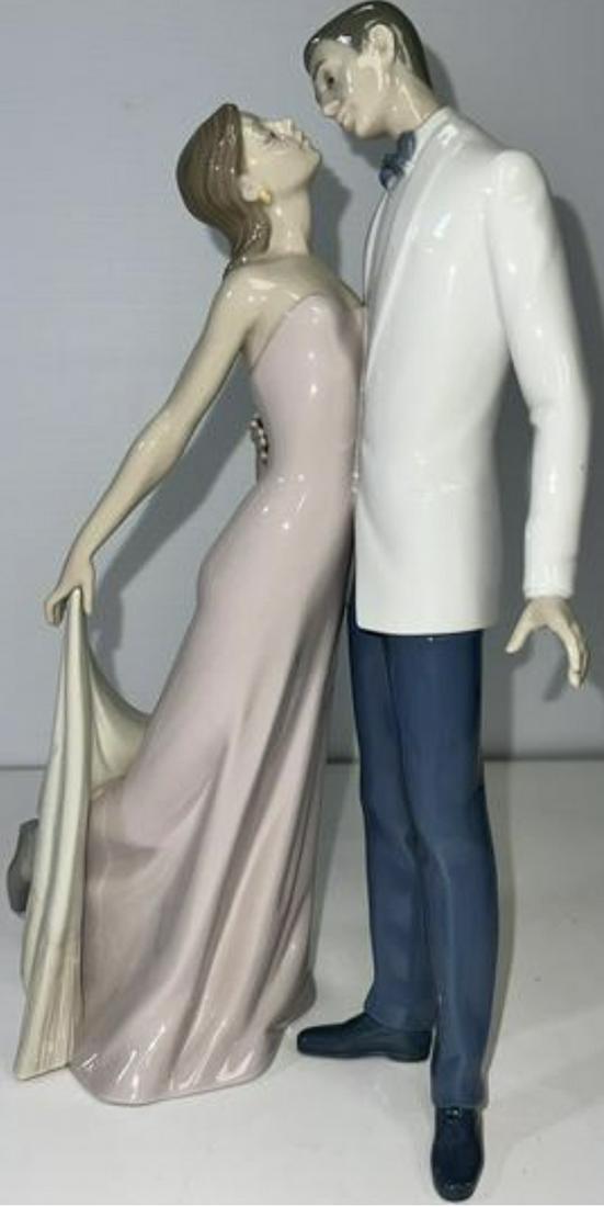 Large Lladro Poreclian Couple Figurine #6475 "Happy Anniversary" (1 of 14)