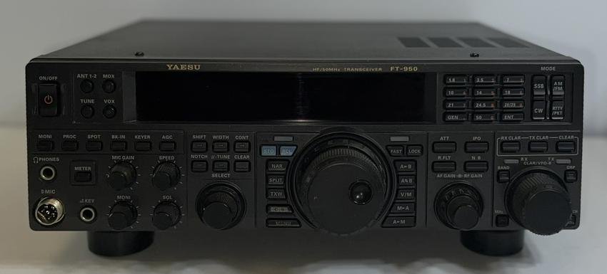 Yaesu FT - 950 HF/50MHz Transciver. (1 of 7)
