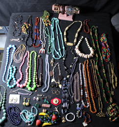 Lot of 100 Pieces of Costume Jewlery -MIxed Lot-  Necklaces, Bracelets, Rings, Brooches