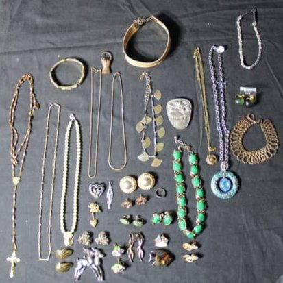 Lot of 30 Pc of Costume Jewelry - Earrings, Brooches/Pins, & Rings (1 of 11)