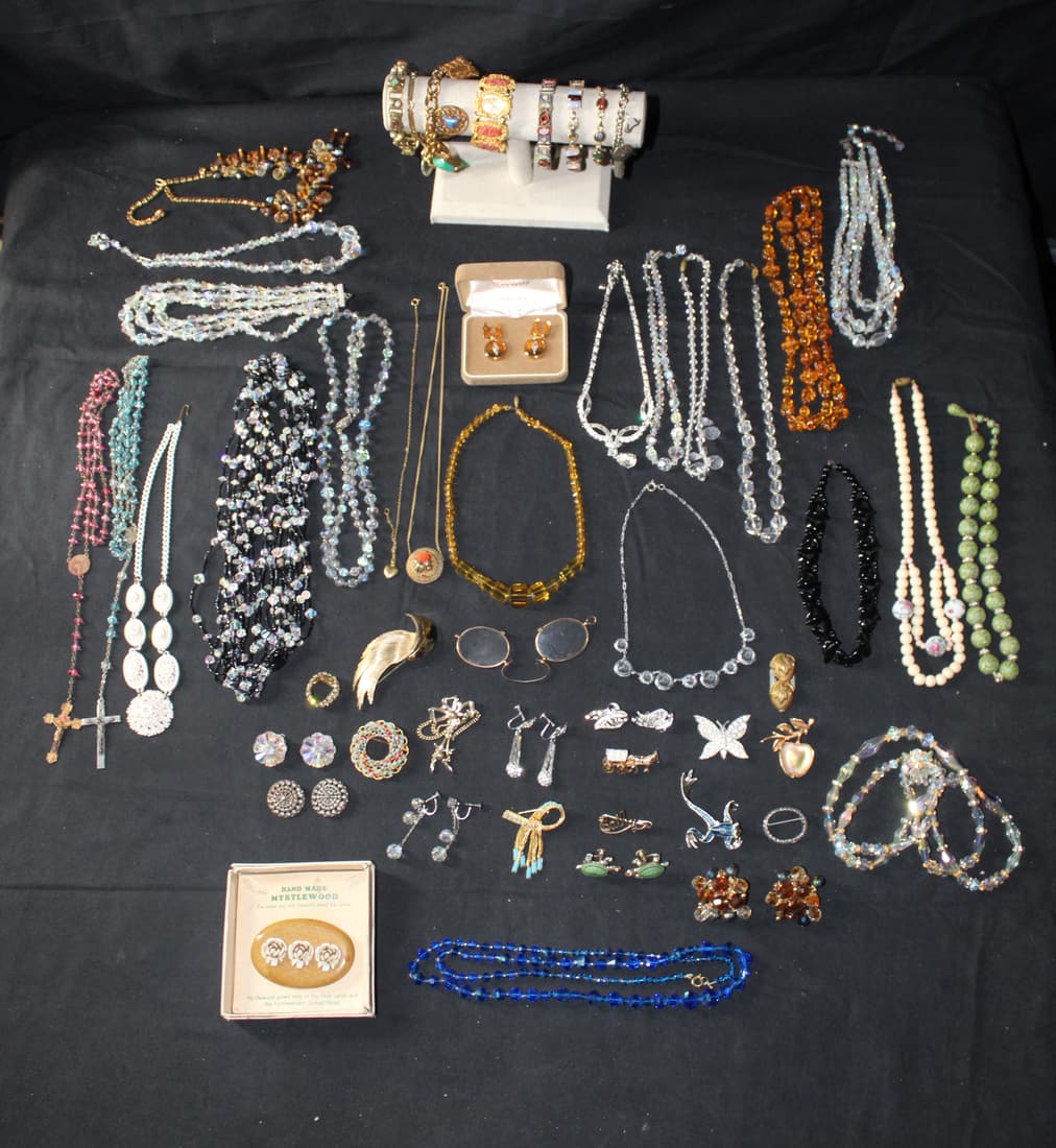 Lot of 75 pc Mixed Costume Jewelry - Necklace, Bracelets, Brooches, Earrings (1 of 19)