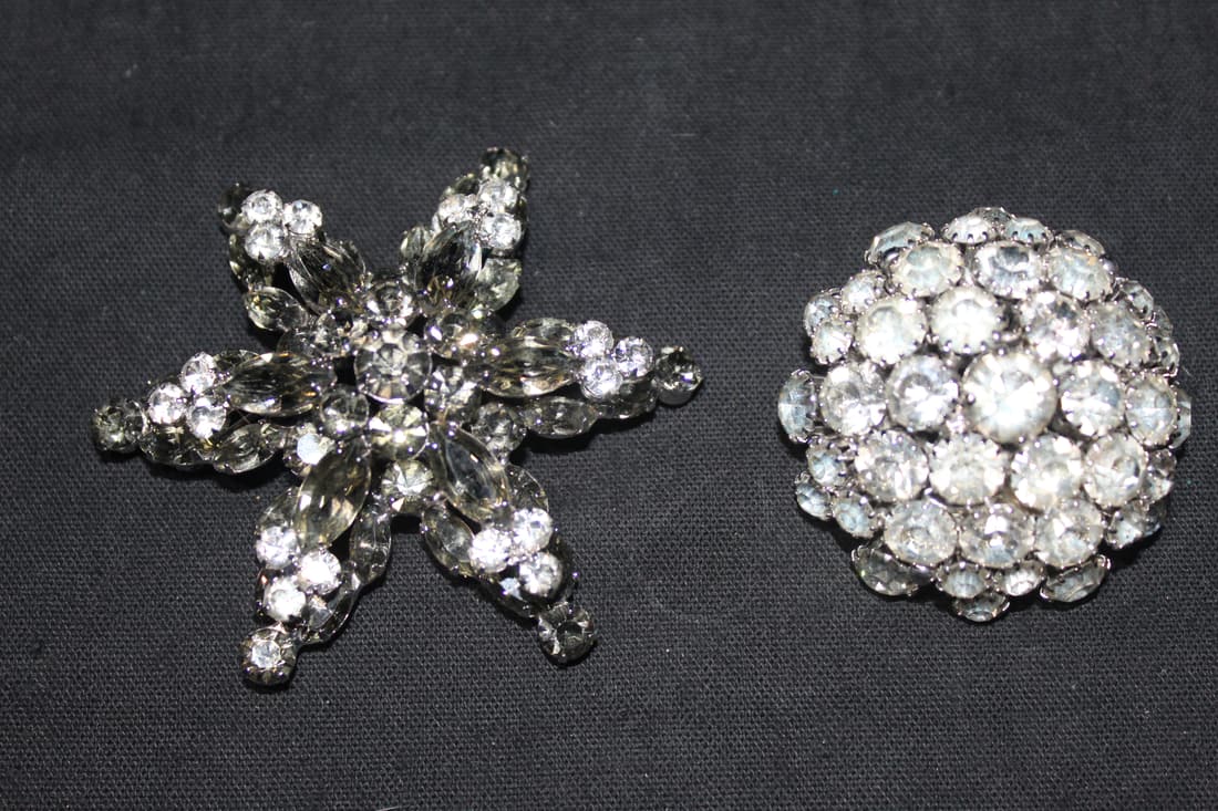 (2) Costume Jewelry Brooches (1 of 5)