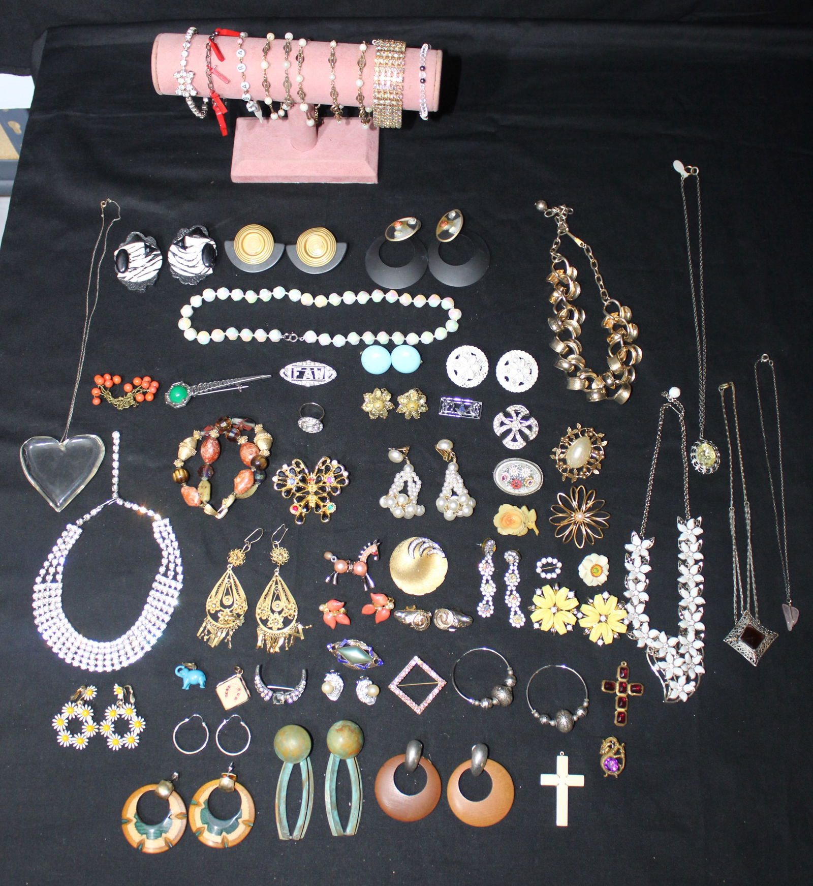 Lot of Costume Jewelry Earrings, Necklaces, Bracelets, Brooches: J.j, Lisner (1 of 12)