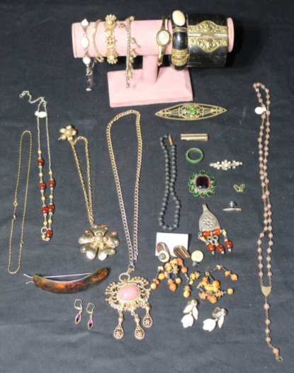 Lot of Costume Jewelry Bracelets, Earrings & Hair Clip (1 of 5)
