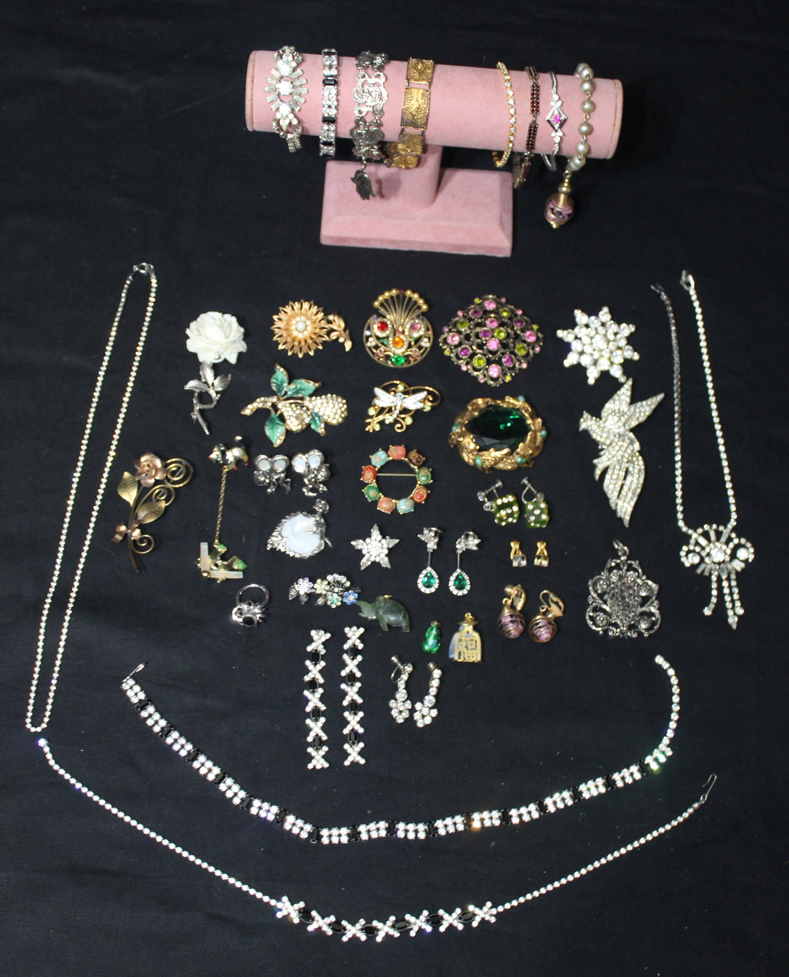 Lot of Costume Jewelry - Brooches, Necklaces, Earrings, & Bracelets: This is a nice Lot of costume jewelry Brooches, Necklaces, Earrings, & Bracelets. This is a beautiful lot of different , all various shapes, sizes, and designs. All piece are in good condition.