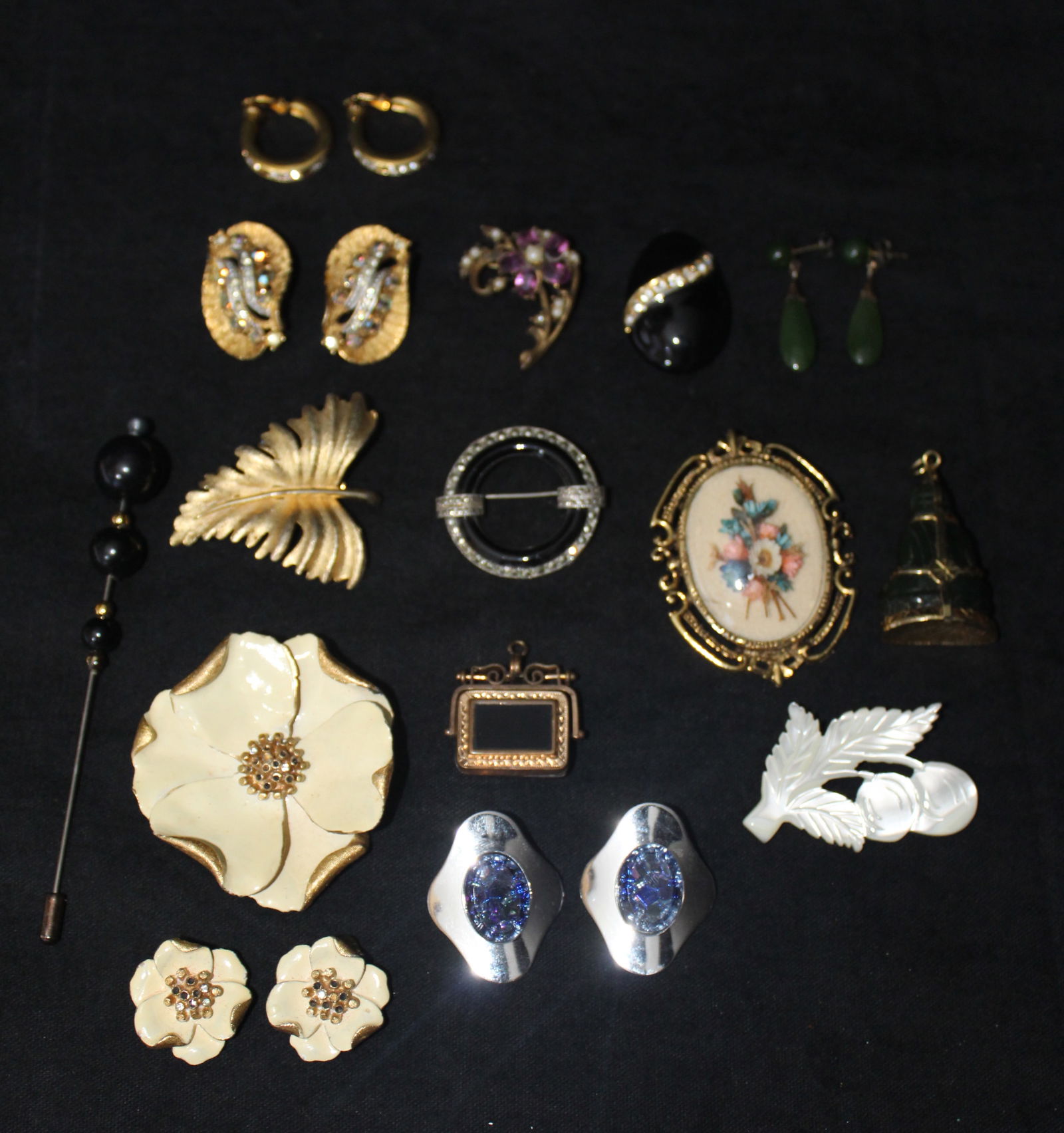 15pc of Costume Jewelry - Brooches, Necklaces, Pendants,  Hatpins & Earrings: Capri & Cask (1 of 12)