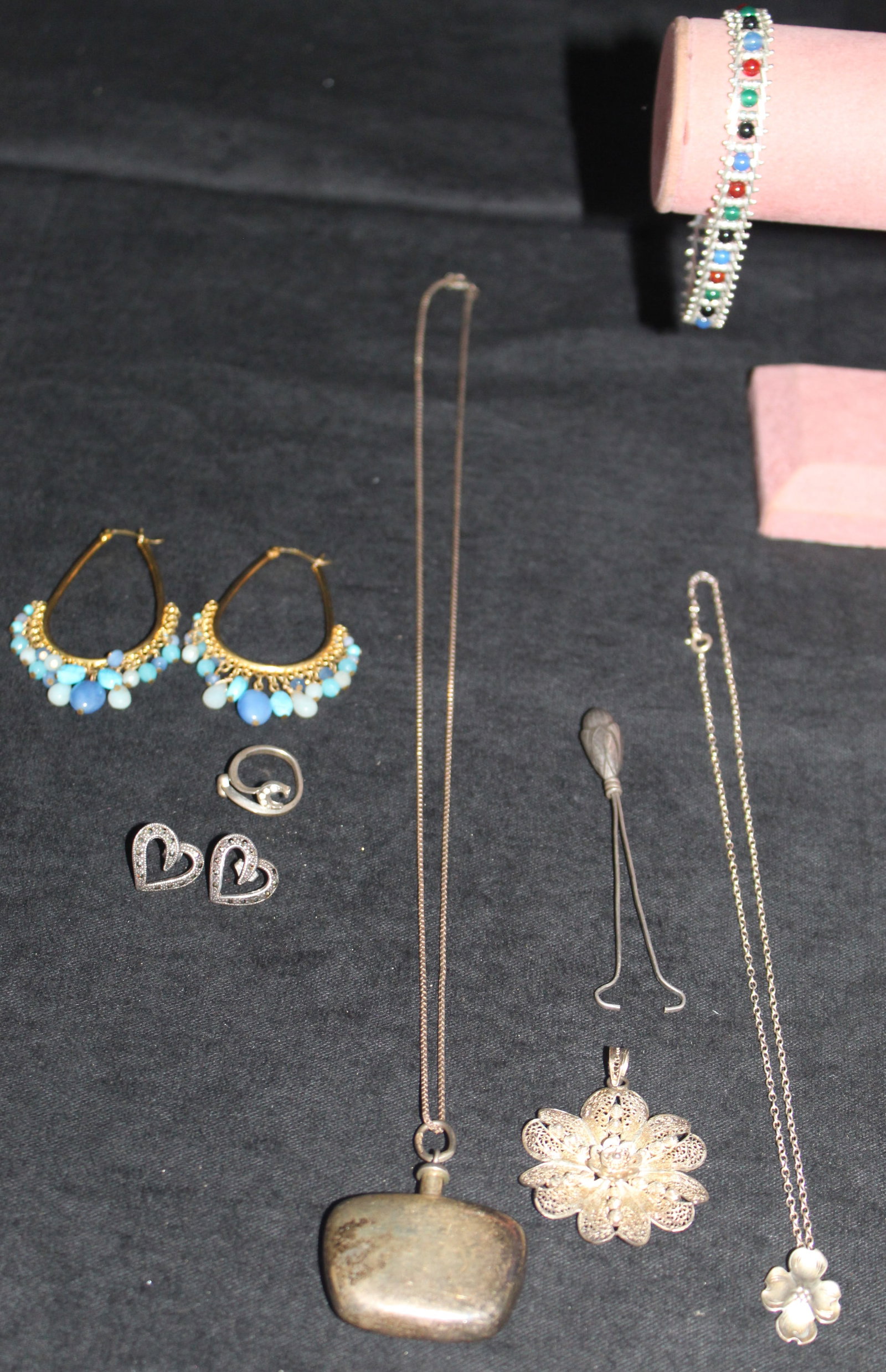 (8) 925 Sterling Silver Jewelry - Earrings, Necklaces, Bracelet, Ring, Pendant & More: (8) 925 Sterling Silver Jewelry - Earrings, Necklaces, Bracelet, Ring, Pendant. This is a nice lot of sterling jewelry, They are in good condition. there are (2) Earrings, (2)Necklaces, (1) Bracelet, 