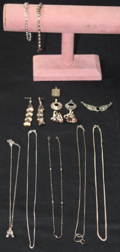 (12) 925 Sterling Silver Jewlery - Earrings, Pendants, Watchband, Bracelets & Necklaces: (12) 925 Sterling Silver Jewlery - Earrings, Pendants, Watchband, Braceletsm & Necklaces. This is a nice lot of sterling jewelry. They are in good condition, There are (2) Pairs of Earrings, (4) Penda