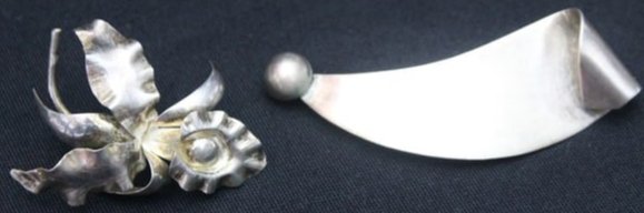 (2) 925 Sterling Silver Brooches - Felchcraft 14 grams: These two 925 Sterling Silver Brooches, one is Felchcraft is a charming accessory that adds a touch of gracefulness to any outfit. they are crafted with intricate detail and features a flower and an m